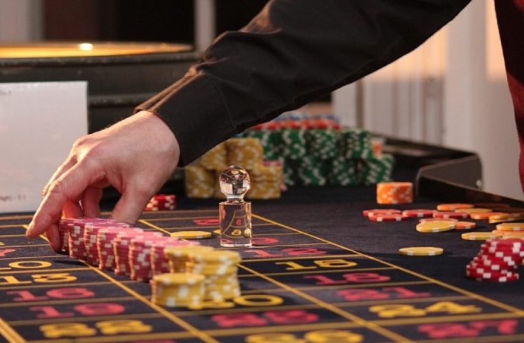 Learning from Professional Gamblers: How They Play at Land Based Casinos?